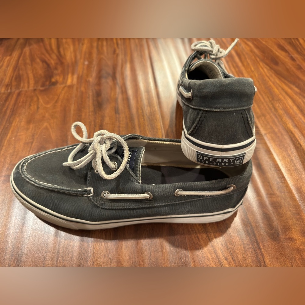 Women’s Sperry canvas boat shoe’s